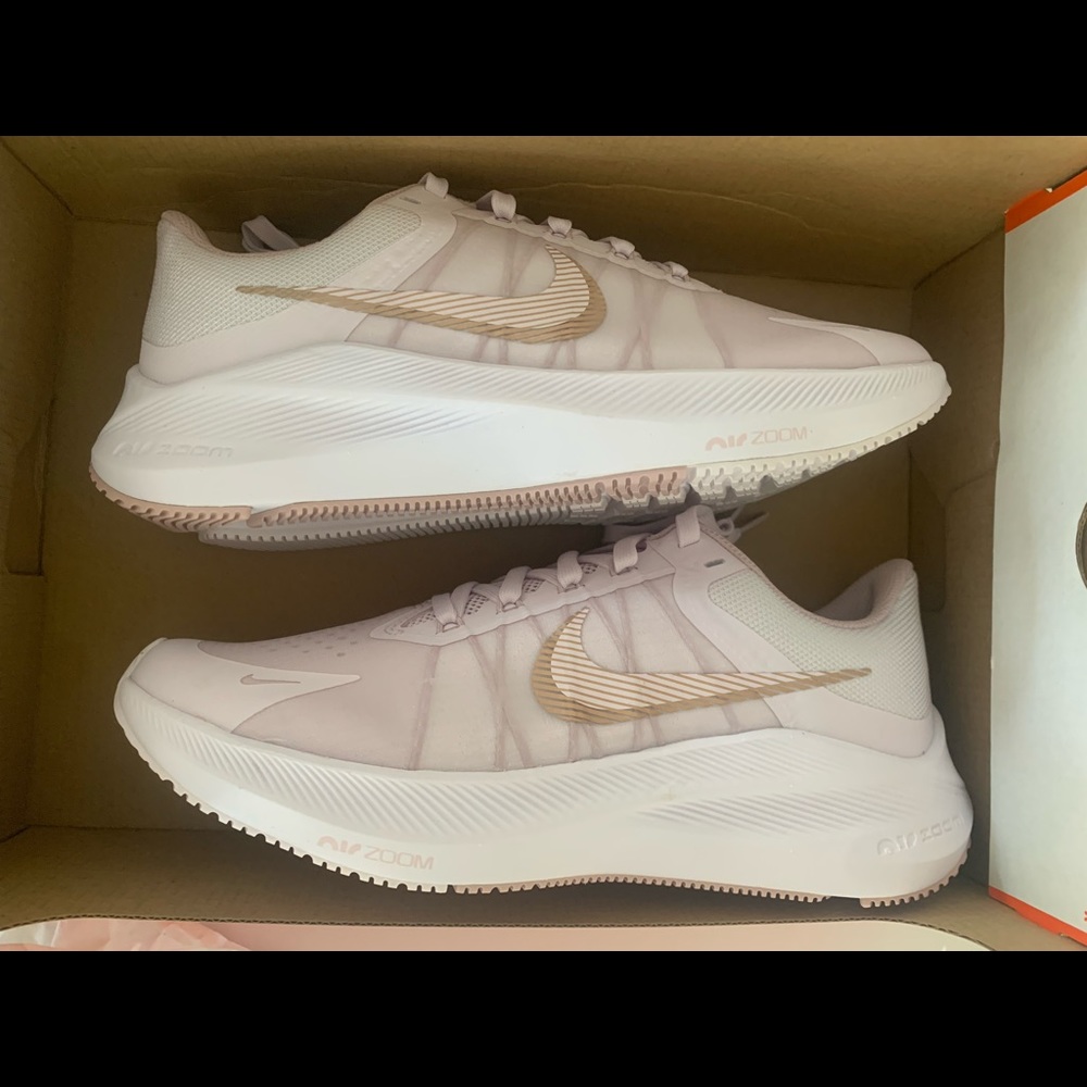 New women’s NIKE airflo running shoes - size 8.5